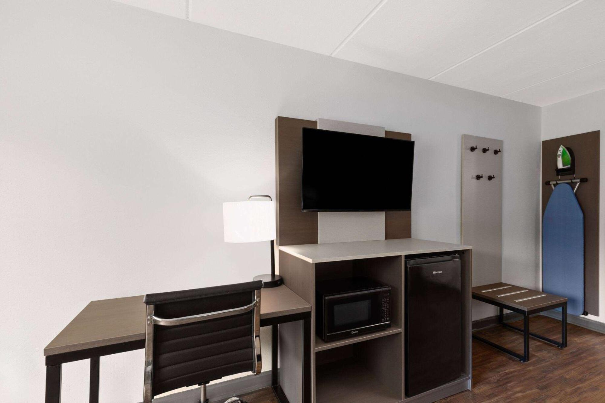 Ramada By Wyndham Bainbridge Hotell Eksteriør bilde