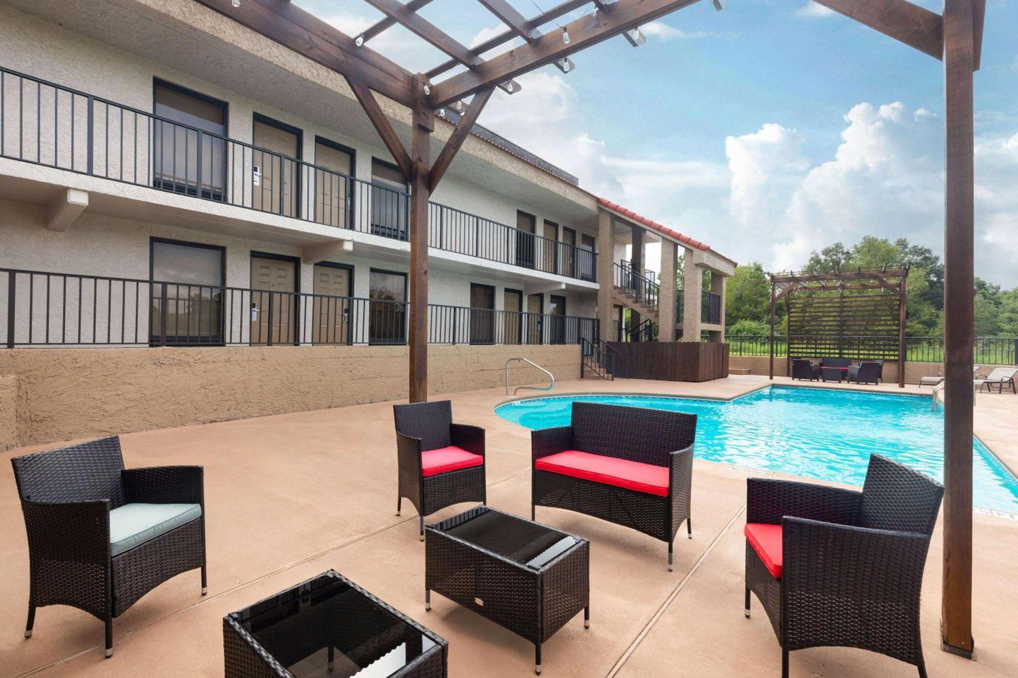 Ramada By Wyndham Bainbridge Hotell Eksteriør bilde